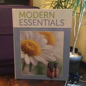 Brand new Modern Essentials 7th Edition